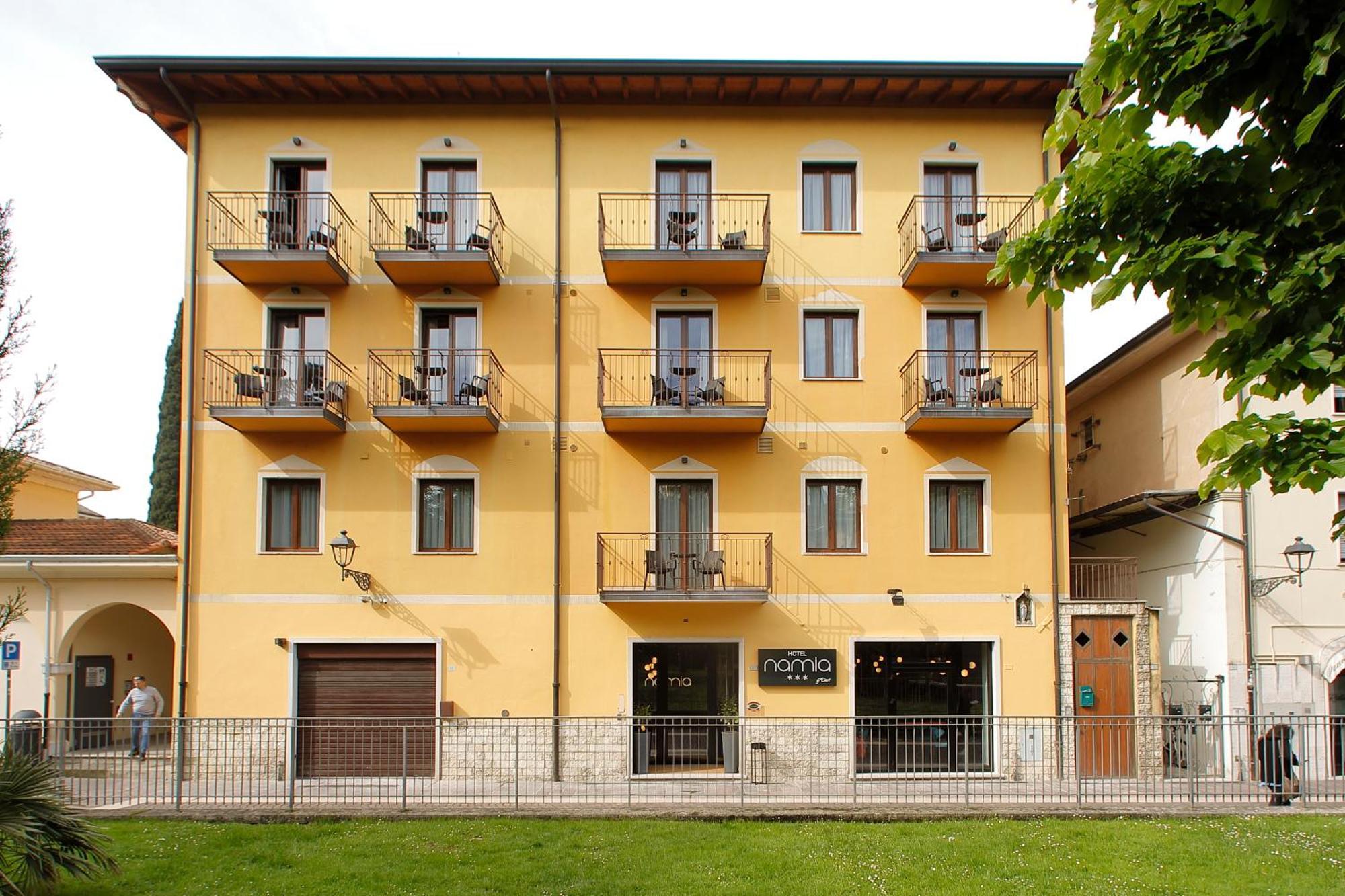 Hotel Namia By Dori Bardolino Extérieur photo